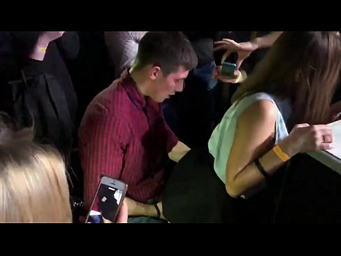 ❤️ Sexe réel dans une boîte de nuit russe. Jeune fille russe de 18 ans baisée dans l'anus et le vagin dans une boîte de nuit. ❌ Vidéo de sexe at fr.pornohammer.ru